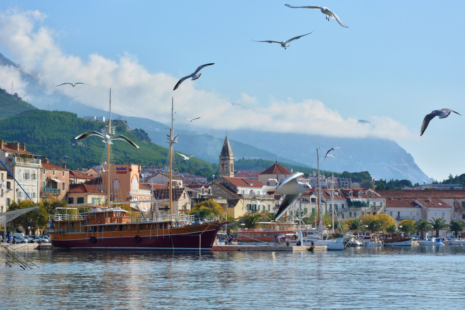 De haven van Makarska