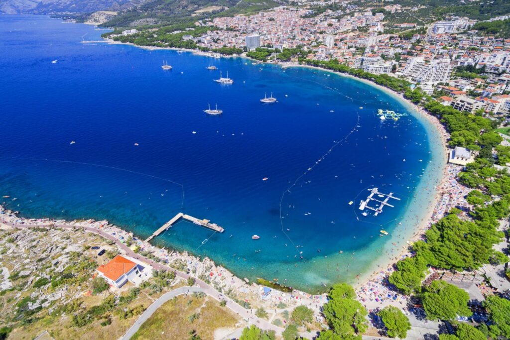 Strand van Makarska in Kroatië