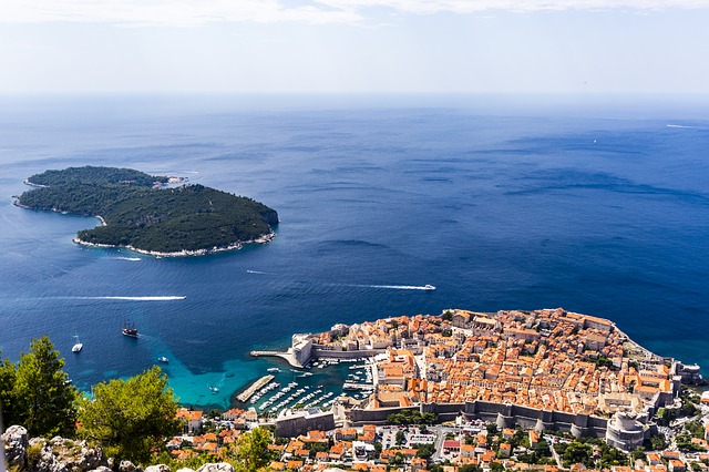 Het Lokrum eiland voor de kust van Dubrovnik