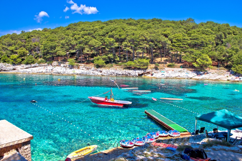 Het cikat strand op het eiland losinj in kroatie