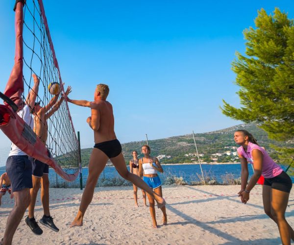 Volleybal op Camping Adriatic bij Primosten in kroatie
