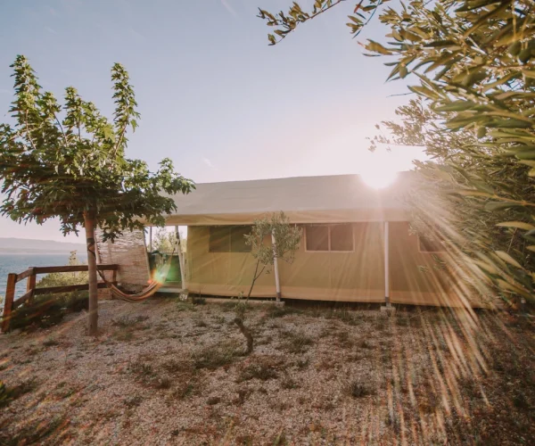 camping aloa in brac hvar safaritent