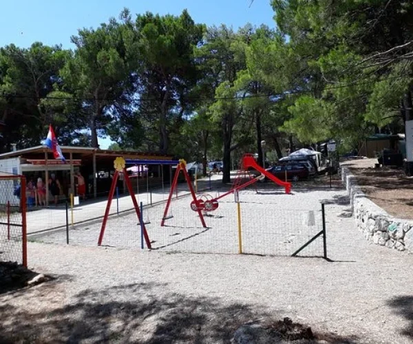 camping dole in dalmatie speeltuin
