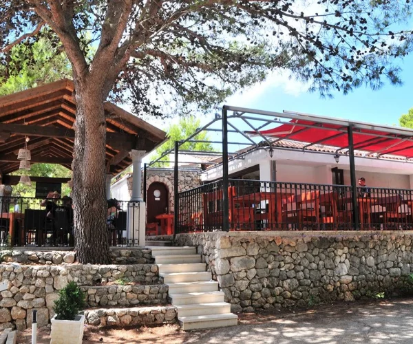 camping dole in dalmatie terras