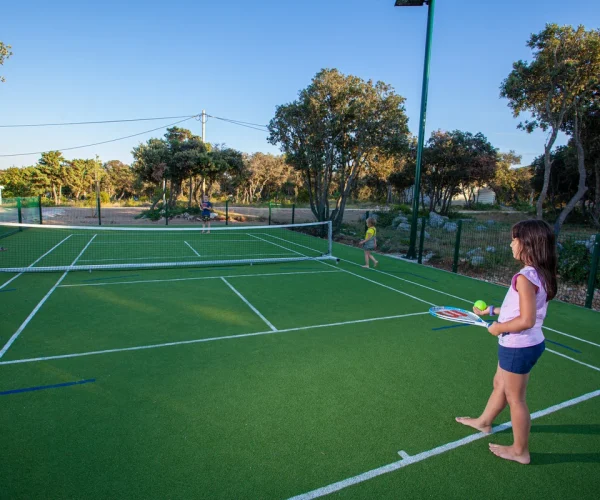 camping lopari in dalmatie minitennisbaan