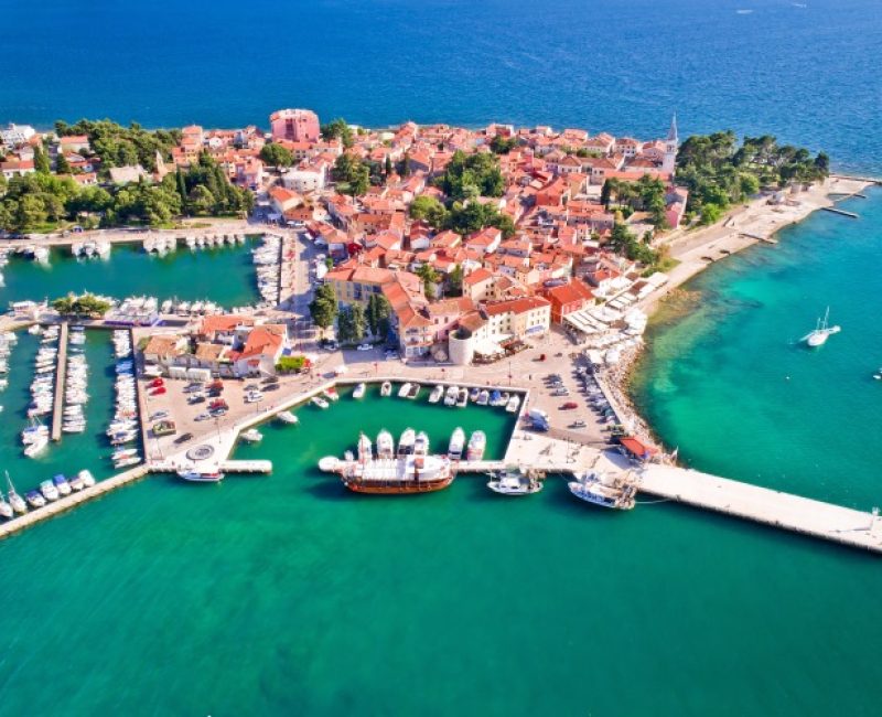 De haven van Novigrad in kroatie